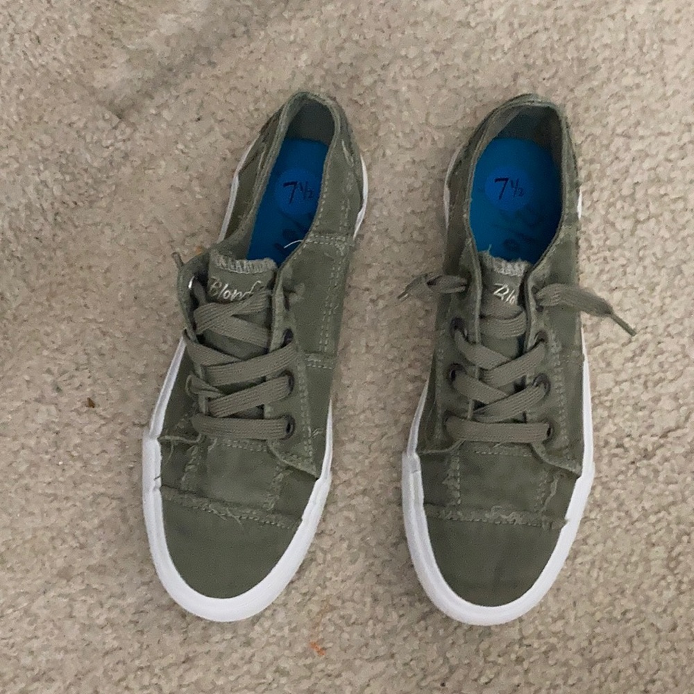 Canvas sneakers